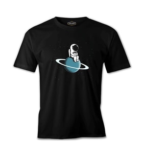 On the Saturn Siyah Erkek Tshirt