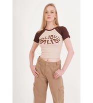 23254271 Kaşkorse Malibu Baskılı Kısa Kol Crop Bluz KAHVE