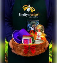 Fotoğraflı Özel Hediye Sepeti  Mor Kahve Fincanı & Magnet & Işıklı Beyaz Ayıcıklı Fanus