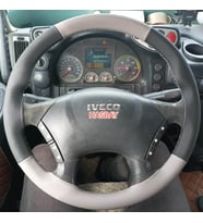 DİKİŞLİ DİREKSİYON KILIFI GRİ / SİYAH DERİ GRİ DİKİŞ IVECO TIR KAMYON BU DİREKSİYON İÇİN