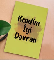 BK Gift Hayat Mottosu Tasarımlı Sert Kapaklı Sarı Defter, Arkadaşa Hediye, Yeni İş Hediyesi, Doğum Günü Hediyesi, Anı Defteri (Model 1)