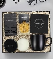 Kişiye Özel Siyah Metal Kutulu Mum & Avon Black Suede Erkek Parfüm & Siyah Kupa Hediye Seti