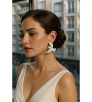 Shimmering Dove El Yapımı Beyaz Işıltılı Güvercin Küpe