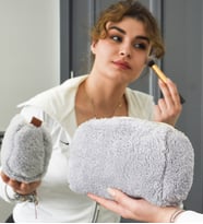 Fermuarlı Peluş Makyaj Çantası (Uzun Tüylü) – Kadınlar İçin En Yeni Makyaj Çantası Modelleri (Gri)