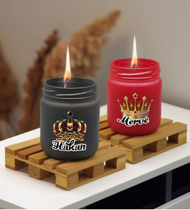 BK Gift Kişiye Özel DTF Kral Kraliçe Tacı 2’li Siyah ve Kırmızı Renkli Cam Kavanozda Kokulu Mum-1, Arkadaşa Hediye, Sevgiliye Hediye