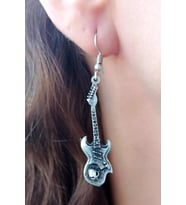 Antik Gümüş Kaplama Kuru Kafalı Gitar Şekilli El Yapımı Çift Adet Kadın Küpe