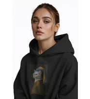 Kadın İnci Küpeli Kedi Baskılı Siyah Hoodie – 3 İplik Şardonlu Kapüşonlu Sweatshirt