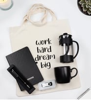 Kişiye Özel Siyah Defter & Motivasyon Baskılı Ham Bez Çanta & Gümüş Detaylı Siyah Tükenmez Kalem & 32 gb USB Bellek & Siyah Mat Kupa & Siyah French Press Kurumsal Hediye Seti