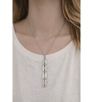 Dikey Geometrik Metal Figür Kolye – Zincirli Tasarım Kolye