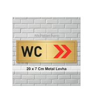 WC YAZILI SAĞ TARAFA OK İŞARETİ GÖSTEREN METAL LEVHA