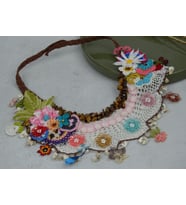 HANDMADE OYALI DANTEL ÜSTÜNE TASARIM KOLYE