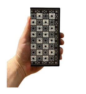 GiftHome Pocket Serisi Küçük Boy Parlak Sedef Desenli Kutulu Klasik Satranç Takımı (13,5 X 13,5 cm.)