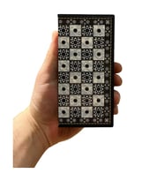 GiftHome Pocket Serisi Küçük Boy Parlak Sedef Desenli Kutulu Klasik Satranç Takımı (13,5 X 13,5 cm.)