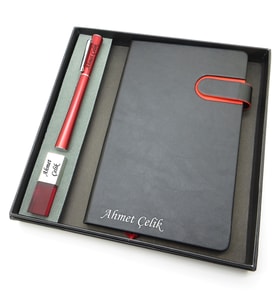 Signator® Codex  N288 Kişiye Özel Defterli Set - İsme Özel Kırmızı Kalem + İsme Özel Siyah Defter + İsme Özel 32 GB USB Bellek İsme Özel Kutusunda Hediyelik Set (Karışık)