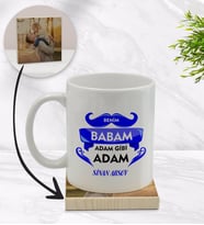 BK Gift Kişiye Özel Benim Babam Adam Gibi Adam Tasarımlı Beyaz Kupa Bardak ve Ahşap Bardak Altlığı Hediye Seti - Model 1