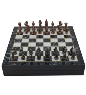 GiftHome Orta Boy Metal İngiliz Satranç Takımı Antik ve Mermer Desenli Sandıklı MDF Tahtası (36x36x6 cm.)