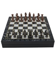 GiftHome Orta Boy Metal İngiliz Satranç Takımı Antik ve Mermer Desenli Sandıklı MDF Tahtası (36x36x6 cm.)