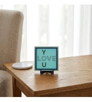 Sevgi Temalı Modern Dekoratif Obje, Ev ve Ofis İçin Şık ve Anlamlı Masaüstü Aksesuarı 10x10 cm
