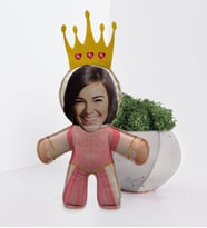 BK Gift Kişiye Özel Fotoğraflı Kraliçe Figürlü Yastık, Elyaf Dolgulu
