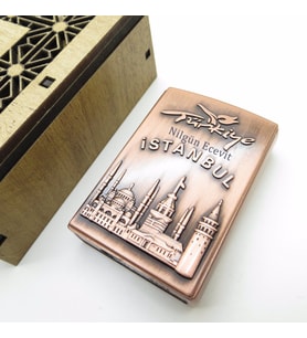 Wings İsme Özel İstanbul Kabartmalı Bakır Gazlı Metal Çakmak  Ahşap Hediyelik Kutusunda