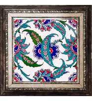 Armada Çini 20x20 Cm AC 1 Hançer Yaprak Çerçeveli Kütahya Çini Pano