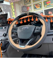 Ford Focus 4 Dikme Direksiyon Kılıfı Parlak Siyah Bej Detaylı Bej Çift Yüzük ve Dikiş 2018-2026