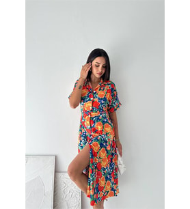 Neşeli butik kadın kırmızı gömlek yaka düğme detaylı çiçek desen kuşaklı midi boy elbise NBK089