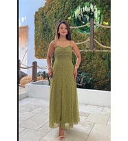 Neşeli butik kadın yeşil ince askılı puantiye desen göğüs drapeli midi boy elbise NBMY4037