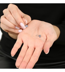 Mavi-Beyaz Zirkon Taşlı Çiçek Tasarım Silver Renk 925 Ayar Gümüş Kadın Küpe (MAVI-BEYAZ)
