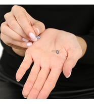 Mavi-Beyaz Zirkon Taşlı Çiçek Tasarım Silver Renk 925 Ayar Gümüş Kadın Küpe (MAVI-BEYAZ)