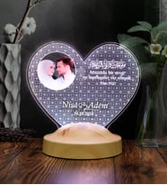 Sevgiliye Fotoğraflı LED Lamba – Dini ve İslami Hediye, Ayet İşlemeli 14 Şubat Sevgililer Günü Hediyesi