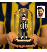 Kişiye Özel Karikatürlü Sarı Lacivert Erkek Taraftar Fanus Biblo – Led Işıklı, 18x10 cm Özel Tasarım