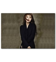Cakatablo Suzy Koreli Kız Gri Zeminde MDF Tablo
