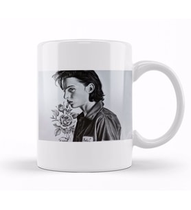 Finn Wolfhard And Roses Kupa Bardak Porselen