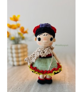Frida Kahlo amigurumi oyuncak bebek. Arkadaşa, sevgiliye hediye.