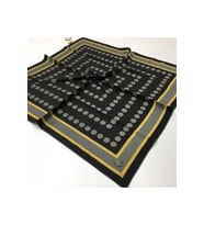 Geometrik Desen Gold Seri Twill Eşarp Eşarp Askısı ile Birlikte 90x90 cm Siyah G