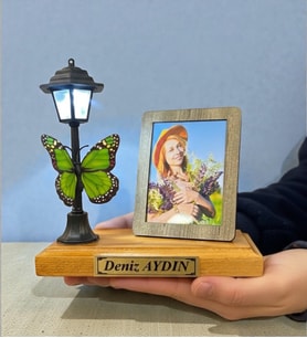 Kişiye Özel Masa Lambası Yazılı ve Fotoğraflı Ahşap Kaideli Ahşap Fotoğraf Çerçeveli