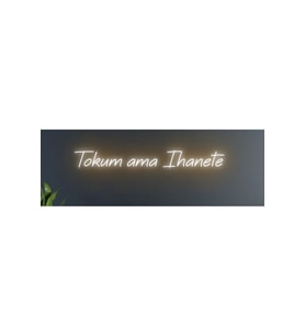 Tokum ama İhanete Yazılı Neon Tabela