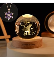 Kişiye Özel Büyük Boy Işıklı Ahşap Kaideli Küçük Prens Cam Küre 8cm Ve Lotus Çiçeği Kolye