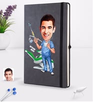 BK Gift Kişiye Özel Erkek Diş Hekimi Karikatürlü Siyah Termo Deri Defter 16x24cm Model 4