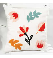 Beyaz Kumaş Punch Nakışlı Dekoratif Kırlent Kılıfı 45 x 45 cm (Kırmızı-Siyah)