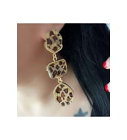 ÖZEL SERİ LEOPAR DESENLİ SALLANTILI KÜPE ACR3259 (Gold)