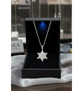 IŞIKLI KUTUDA 925 AYAR GÜMÜŞ LOTUS KADIN KOLYE