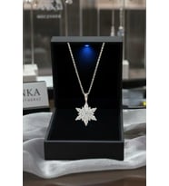 IŞIKLI KUTUDA 925 AYAR GÜMÜŞ LOTUS KADIN KOLYE