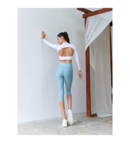 Beyaz Sırtı Pencereli Uzun Kollu Spor Tişört