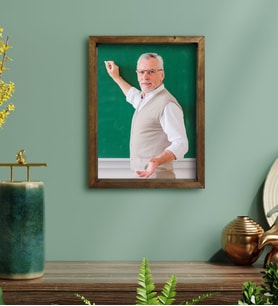 BK Gift Kişiye Özel Erkek Öğretmen Fotoğraflı Doğal Masif Ahşap Çerçeveli Tablo 30x40cm-1