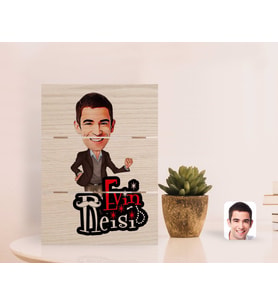 BK Gift Kişiye Özel Evin Reisi Karikatürlü Otantik Masaüstü Ahşap Palet Çerçeve-2 (Beyaz)