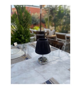 Modern masa üstü led abajur, kablosuz, pilli, gümüş ve siyah renk seçenekleri (Krem)