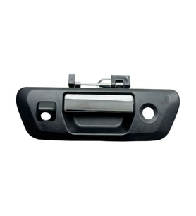 Bagaj Kapak Açma Kolu Nissan Navara 2015-2021 (KAMERA DELİKLİ)