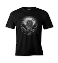 Wolf Walking in the Moonlight Siyah Erkek Tshirt